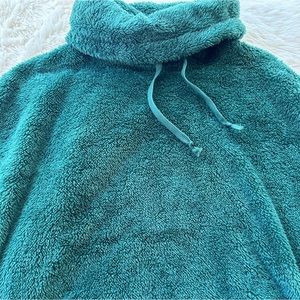 Green turtleneck size 1x.